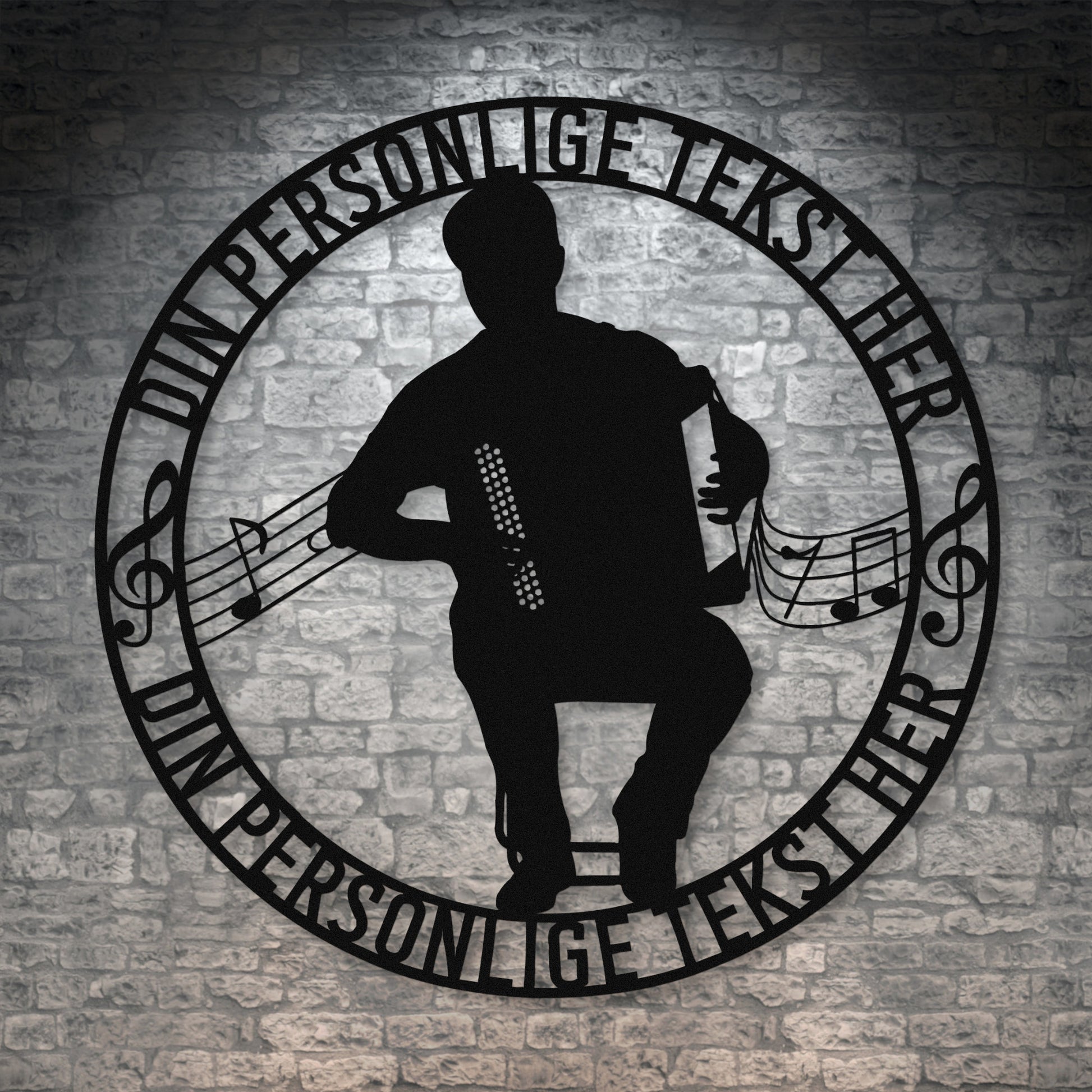 Harmonika spiller - Rund vægskilt i sort med personlig tekst. Unik musiker gaveidé