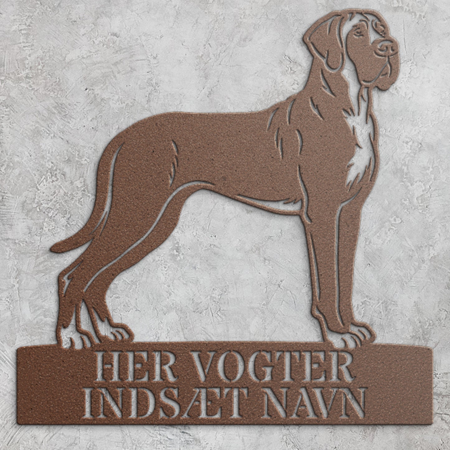 Her vogter jeg. Brun granddanois metal navneskilt.