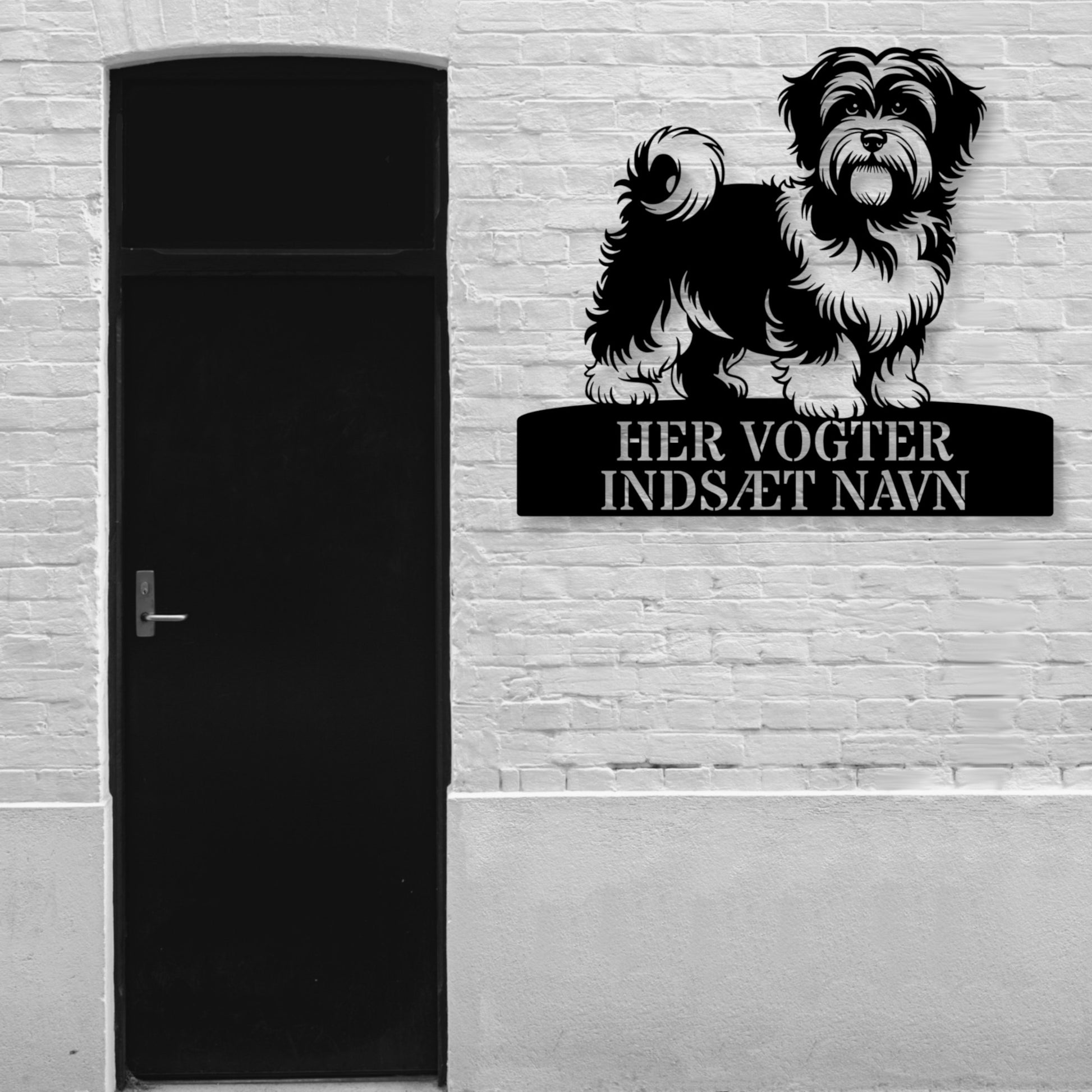 Her vogter jeg. Havaneser metalskilt med personlig navn. Unik hundeejer gaveide.