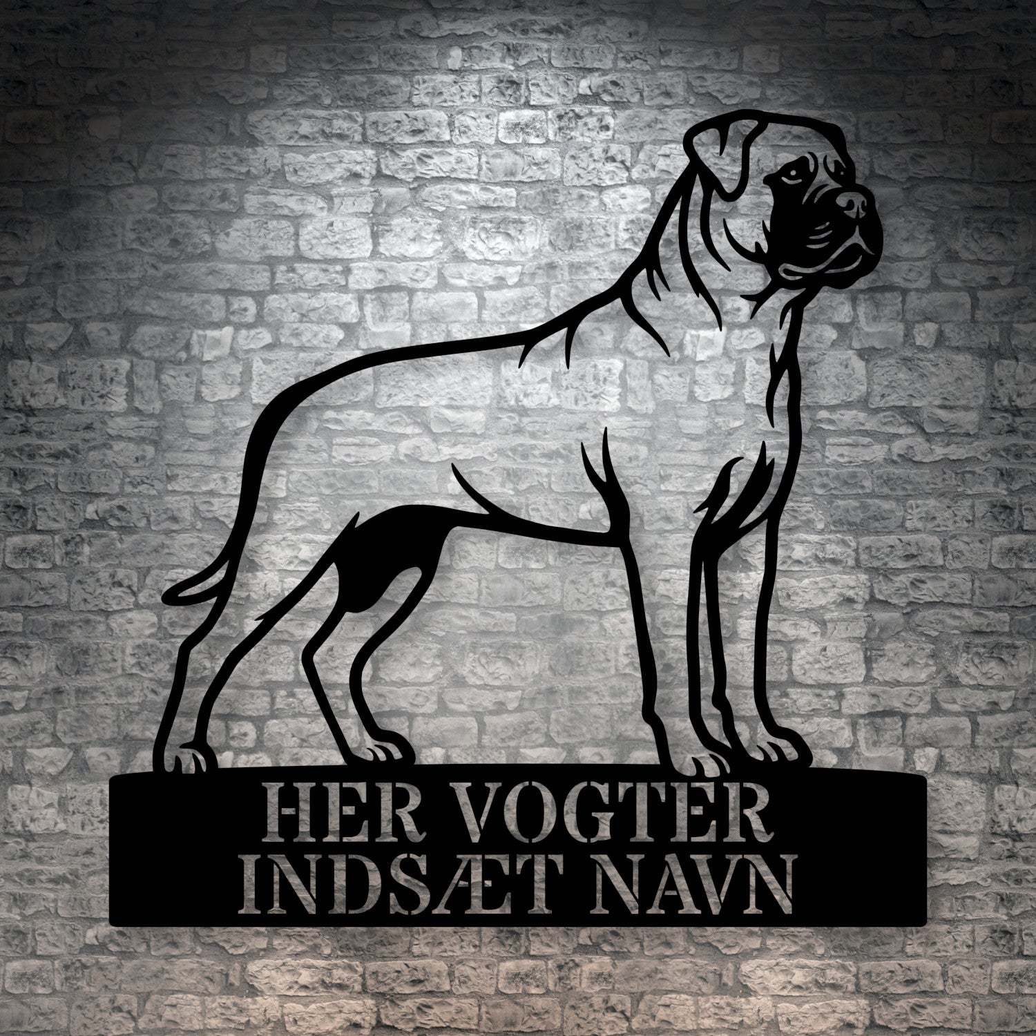 Her vogter jeg. Lys Bullmastiff metal navneskilt