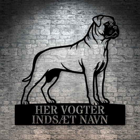 Her vogter jeg. Lys Bullmastiff metal navneskilt