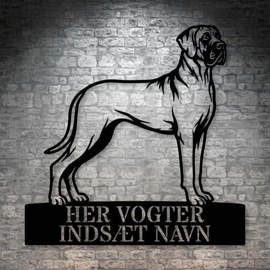 Her vogter jeg. Lys granddanois metal navneskilt