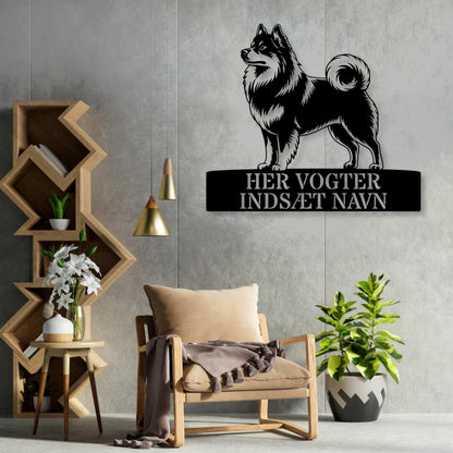 Her vogter jeg. Mittelspitz metalskilt med personlig navn. Unik hundeejer gaveide....