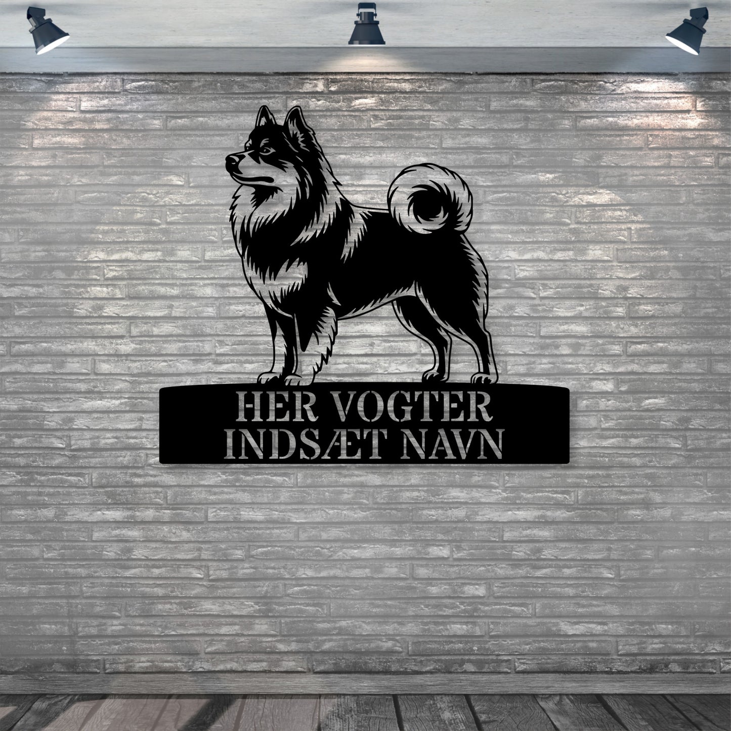 Her vogter jeg. Mittelspitz metalskilt med personlig navn. Unik hundeejer gaveide..