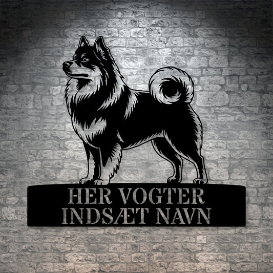 Her vogter jeg. Mittelspitz metalskilt med personlig navn. Unik hundeejer gaveide