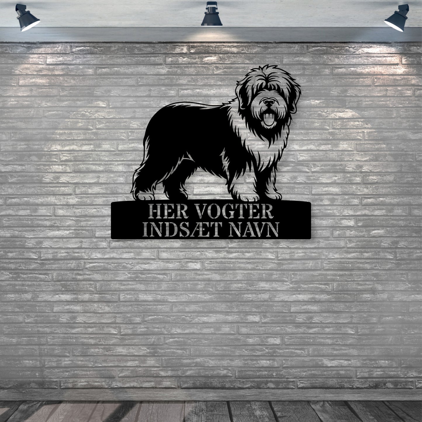 Her vogter jeg. Old English Sheepdog metalskilt med hundenavn. Personlig hundeejer gaveide..