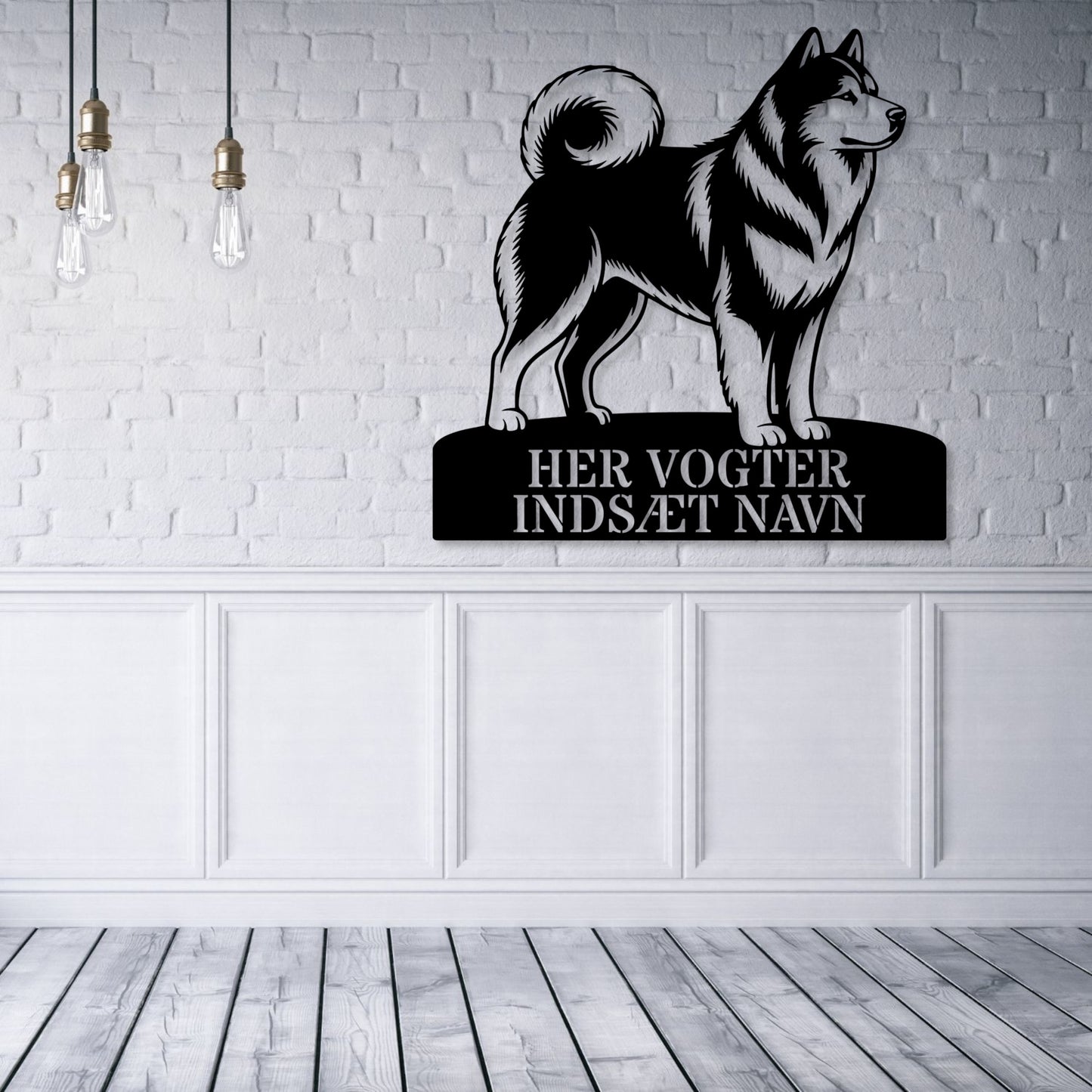 Her vogter jeg. Personlig Alaskan Malamute metal navneskilt...