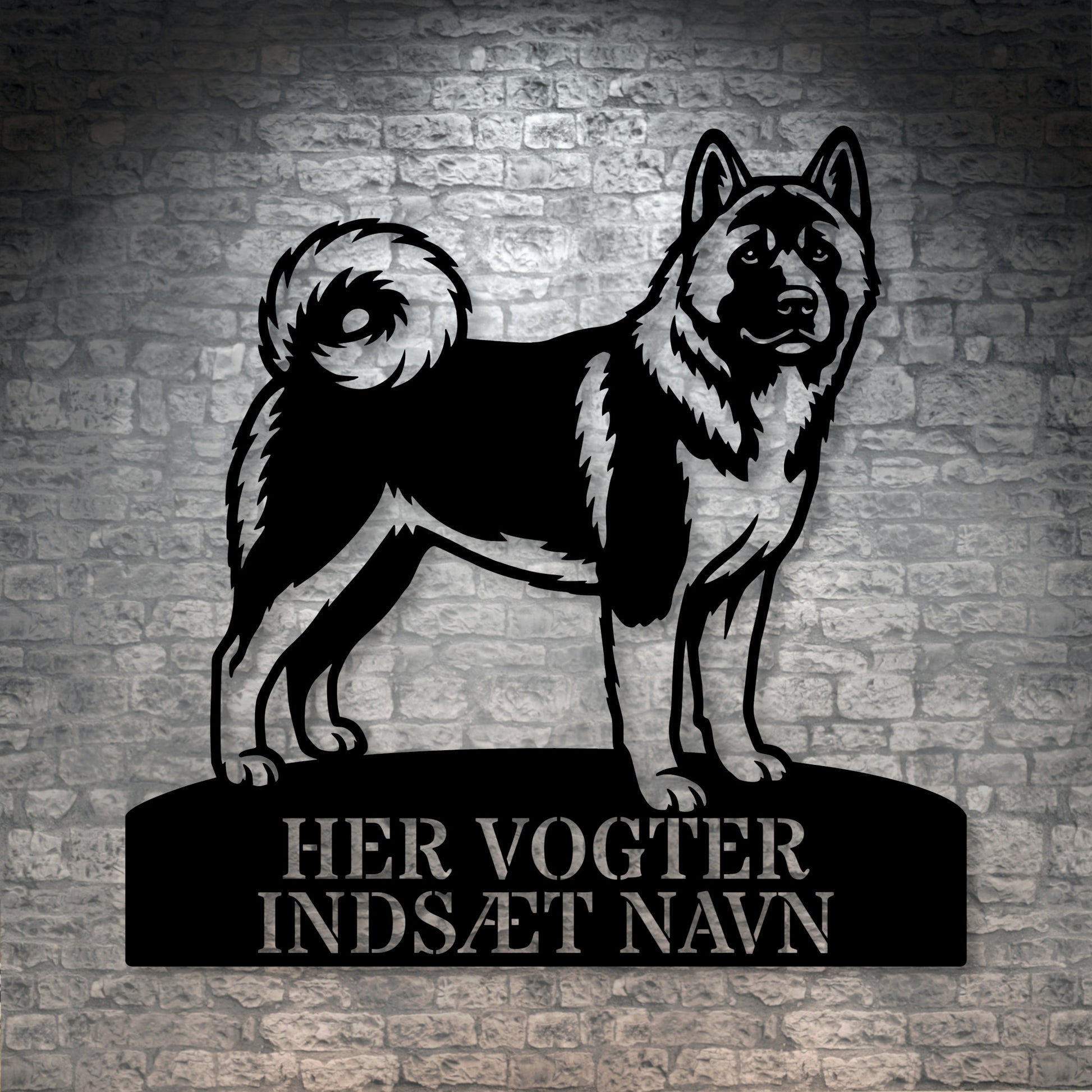 Her vogter jeg. Personlig American Akita metal navneskilt
