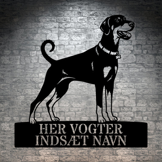 Her vogter jeg. Personlig Doberman metal navneskilt