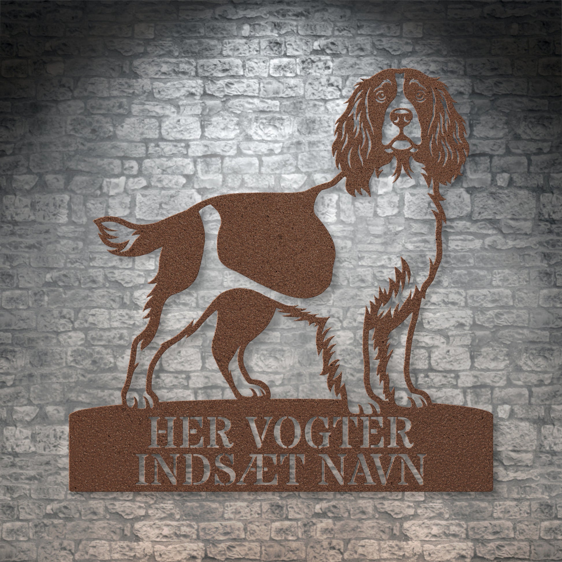Her vogter jeg. Personlig Engelsk Springer Spaniel brun metal navneskilt