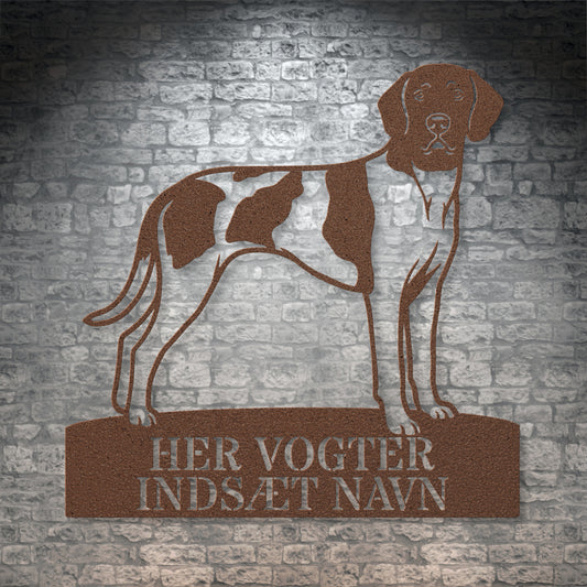Her vogter jeg. Personlig Gammel Dansk brun hønsehund metal navneskilt