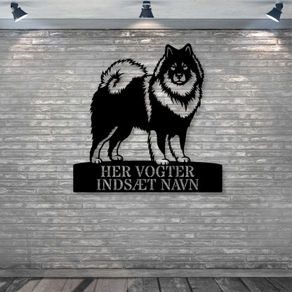 Her vogter jeg. Personlig eurasier metal navneskilt med valgfri tekst..