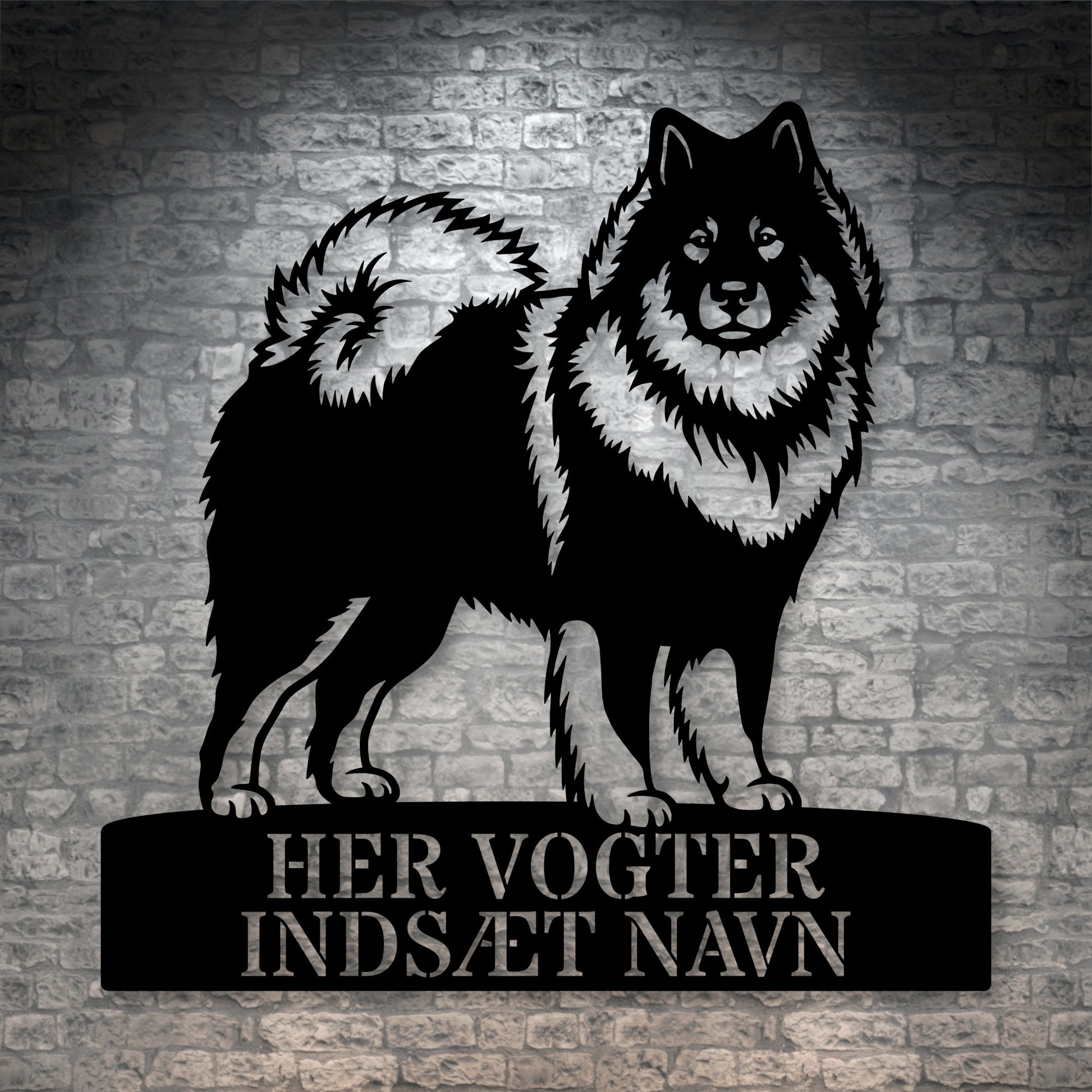 Her vogter jeg. Personlig eurasier metal navneskilt med valgfri tekst