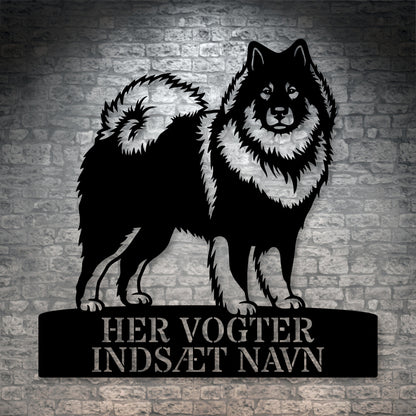 Her vogter jeg. Personlig eurasier metal navneskilt med valgfri tekst