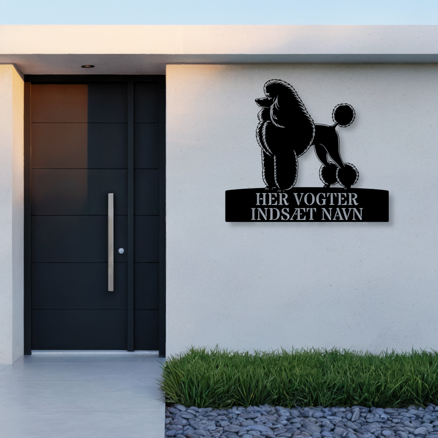 Her vogter jeg. Puddelhund metalskilt med hundenavn. Personlig hundeejer gaveide...