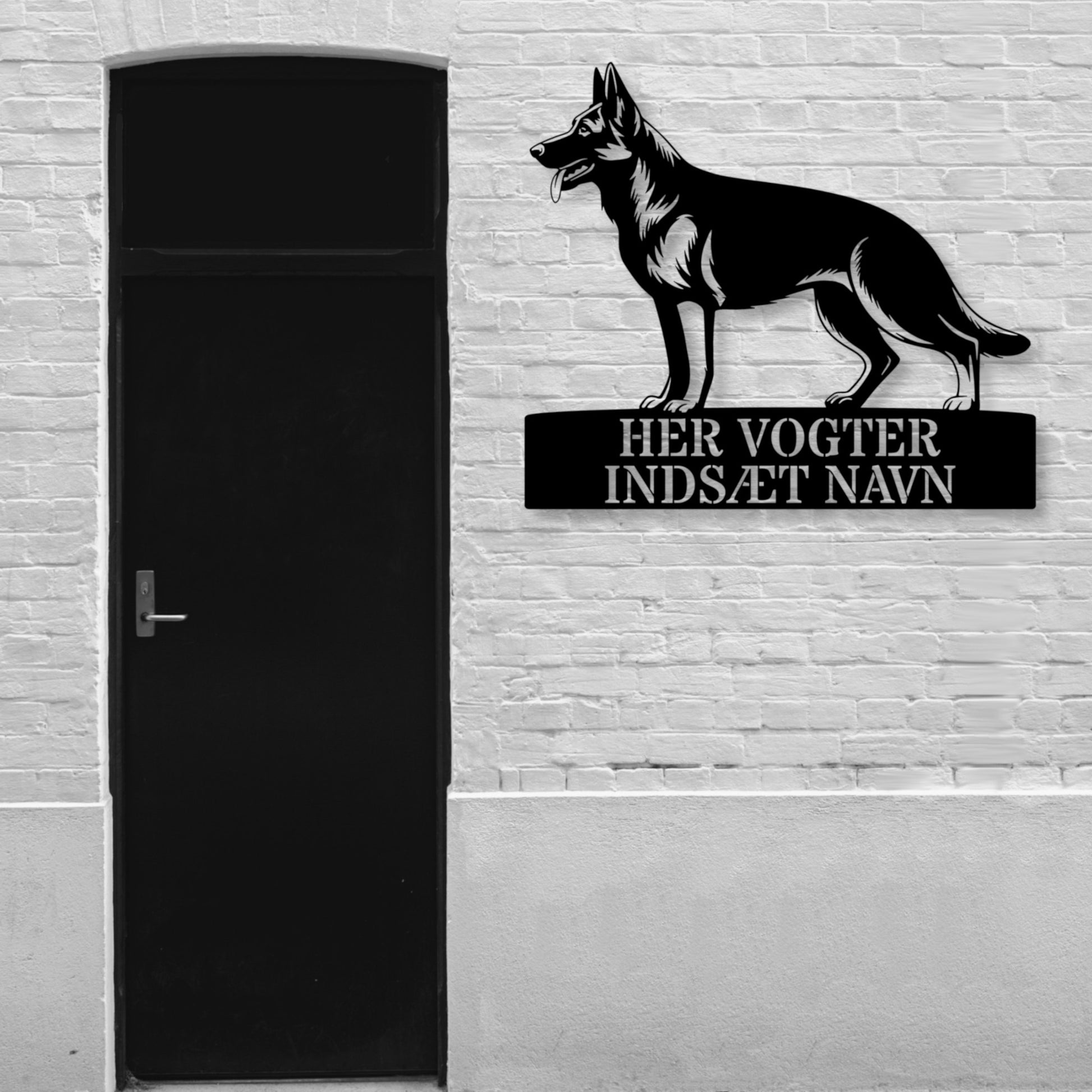 Her vogter jeg. Schæferhund metalskilt med personlig navn. Unik hundeejer gaveide.