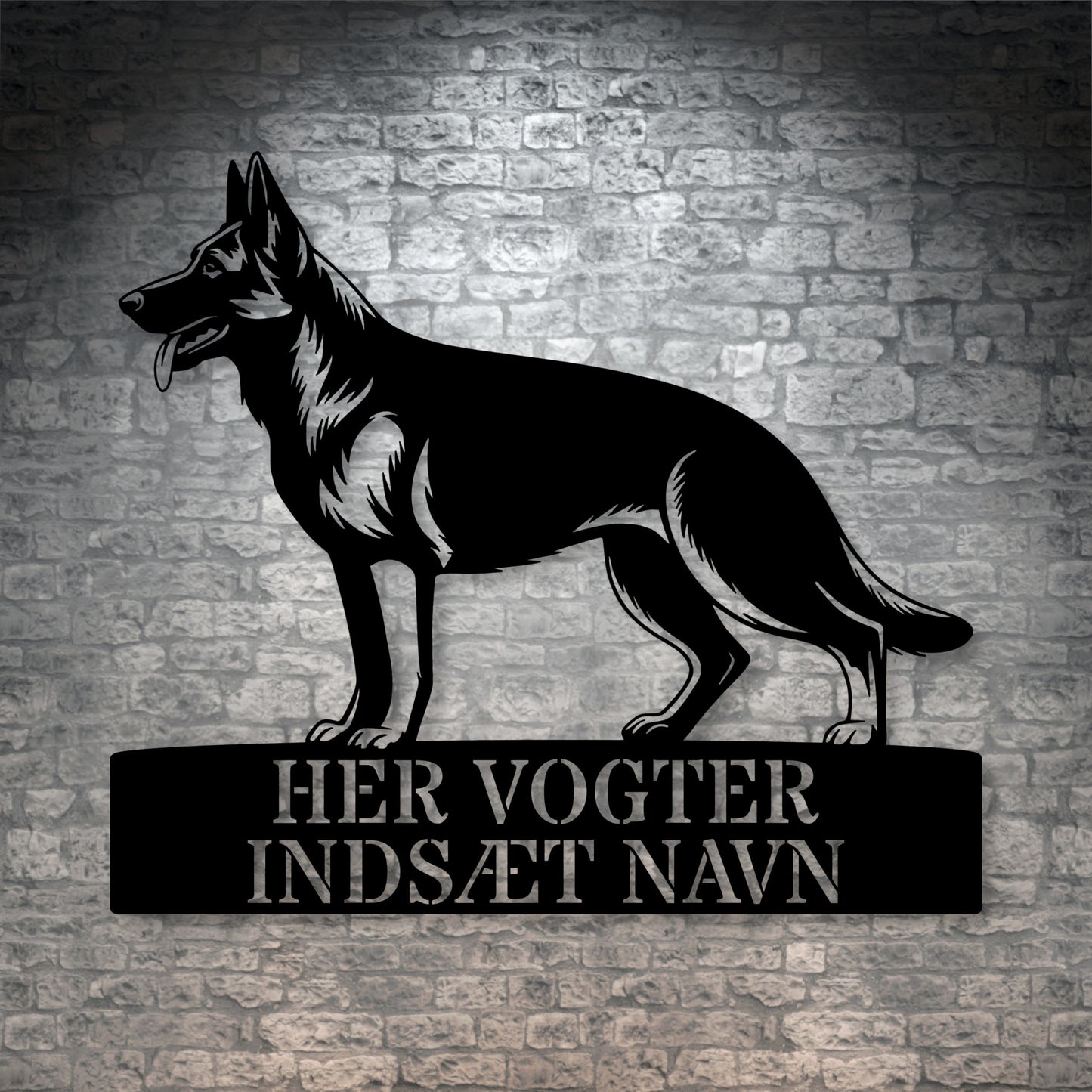 Her vogter jeg. Schæferhund metalskilt med personlig navn. Unik hundeejer gaveide