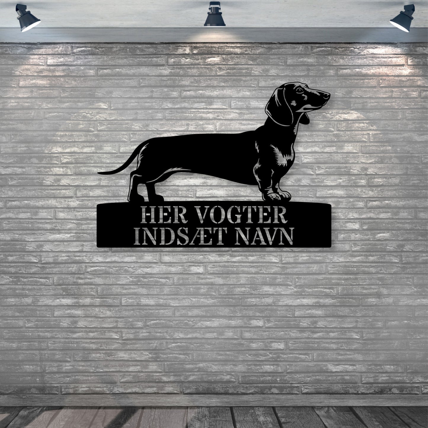 Her vogter jeg. Stort Gravhund metalskilt med personlig navn. Unik hundeejer gaveide..