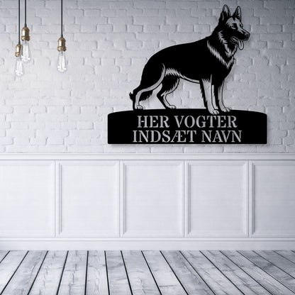 Her vogter jeg. Stort schæferhund metalskilt med personlig navn. Unik hundeejer gaveide...