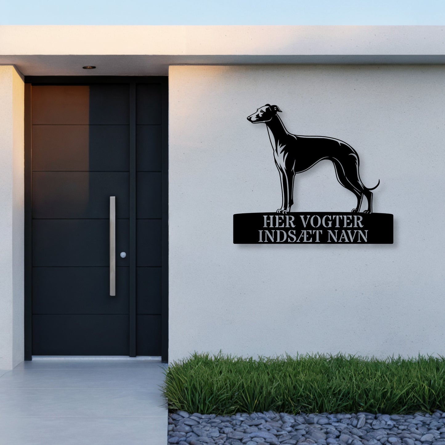 Her vogter jeg. Whippet metalskilt med hundenavn. Personlig hundeejer gaveide.