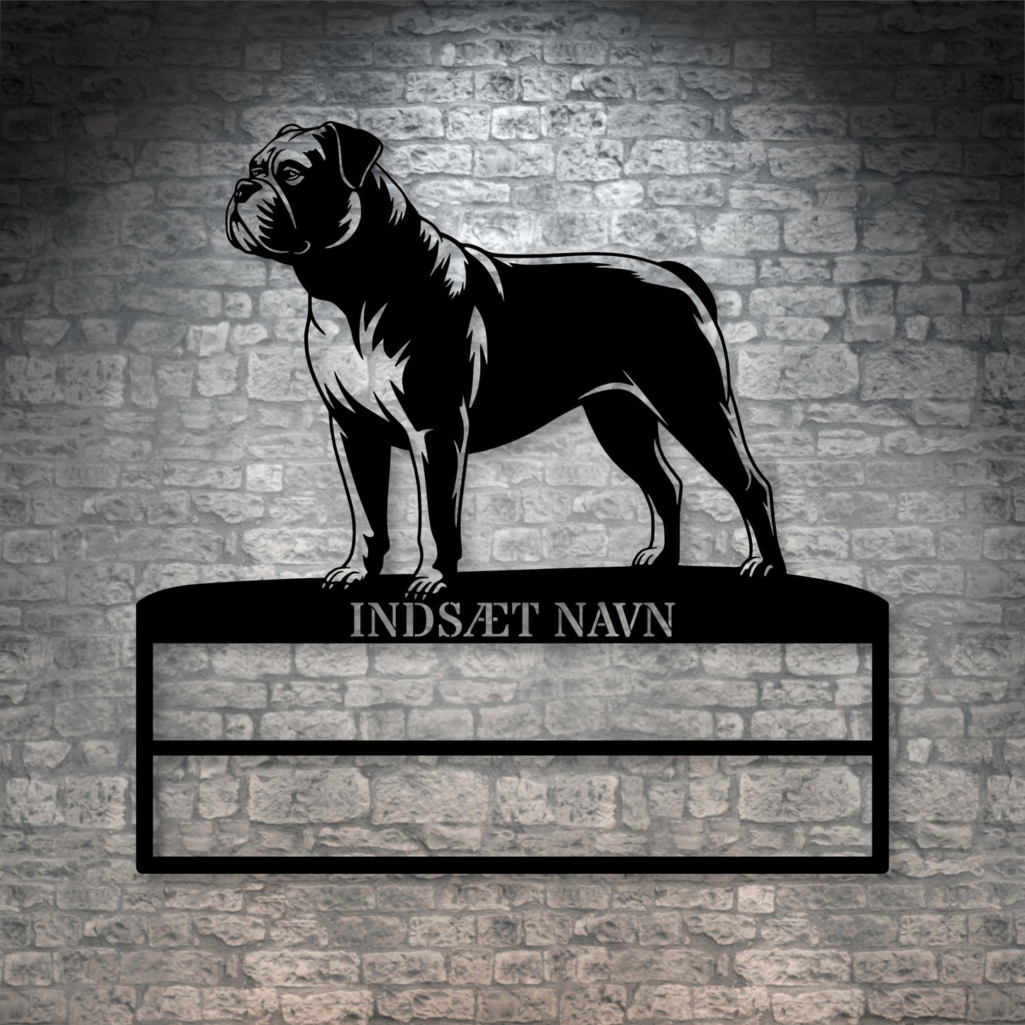 Laserskåret Amerikansk Bulldog væg metalskilt med personlig tekst til rosetter. Unik Gaveide til hundeejer.