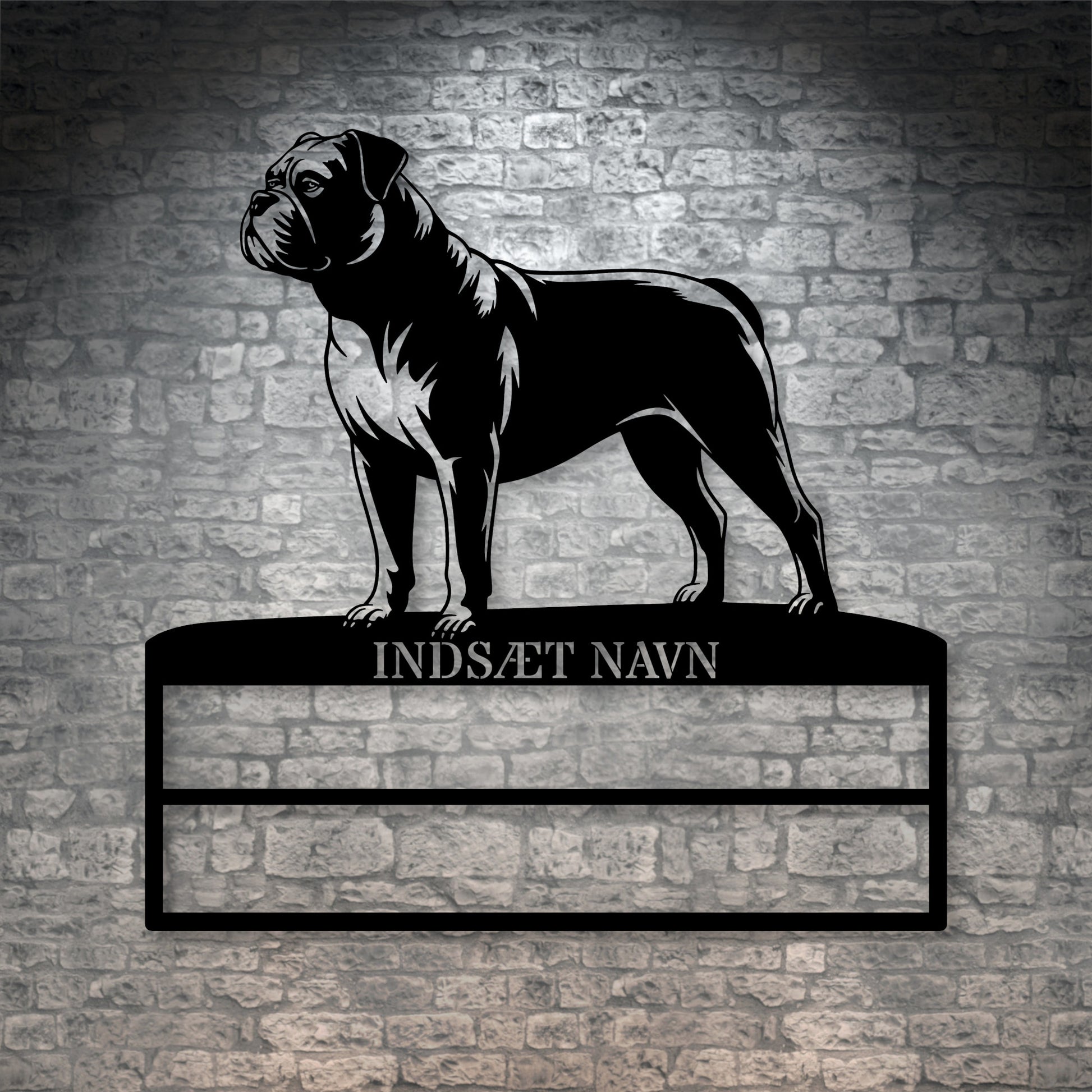Laserskåret Amerikansk Bulldog væg metalskilt med personlig tekst til rosetter. Unik Gaveide til hundeejer.