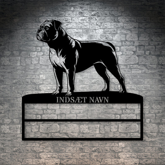 Laserskåret Amerikansk Bulldog væg metalskilt med personlig tekst til rosetter. Unik Gaveide til hundeejer.