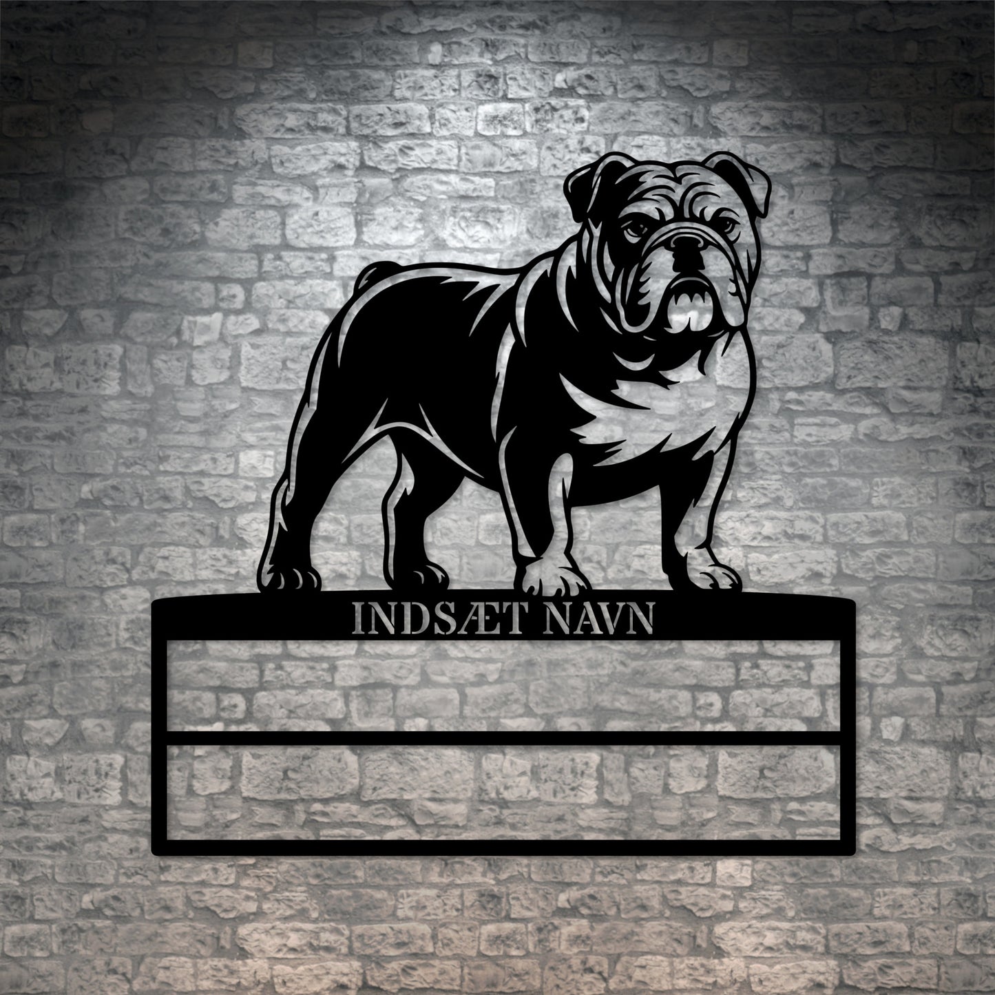 Laserskåret Engelsk Bulldog metalskilt med personlig navn til rosetter. Unik Gaveide til hundeejer.