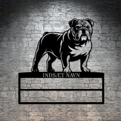 Laserskåret Engelsk Bulldog metalskilt med personlig navn til rosetter. Unik Gaveide til hundeejer.