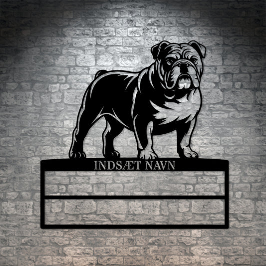 Laserskåret Engelsk Bulldog metalskilt med personlig navn til rosetter. Unik Gaveide til hundeejer.