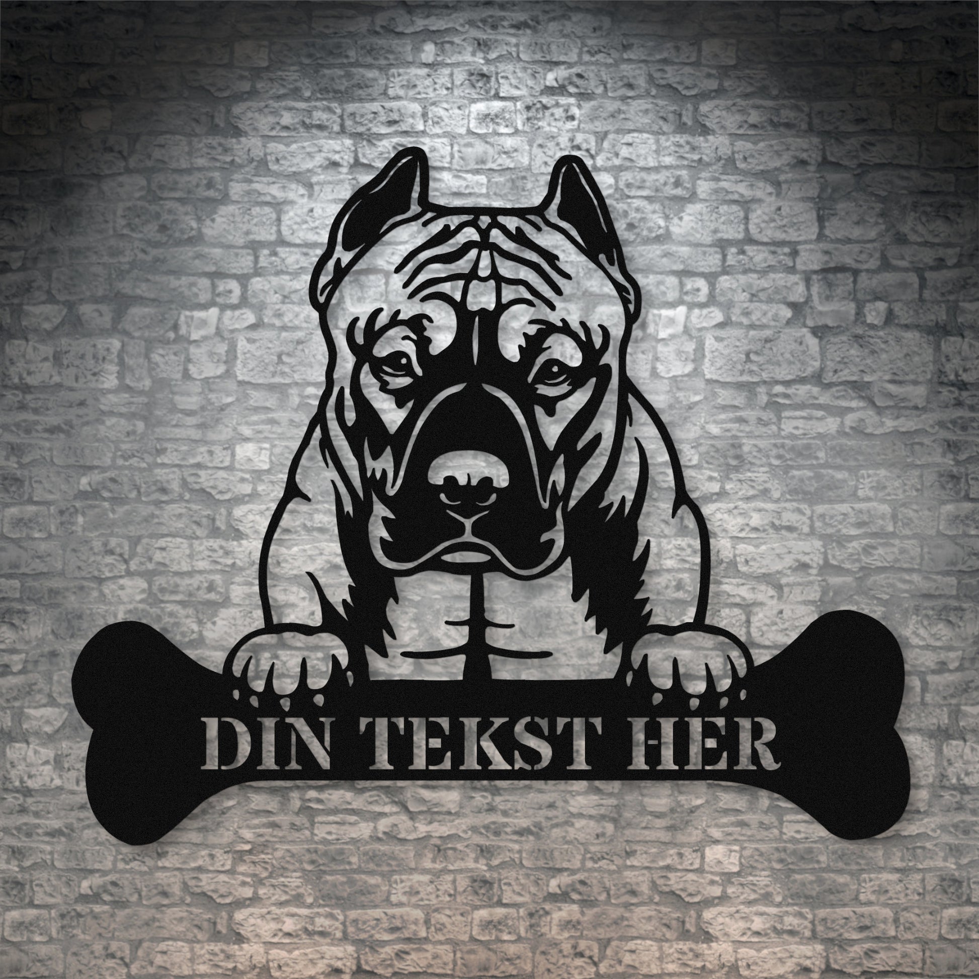 Personlig American Bully metalskilt i sort med personlig tekst. Hundeejer gaveidé
