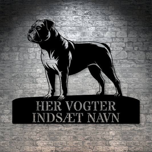 Personlig Amerikansk Bulldog her vogter jeg væg metalskilt med personlig tekst. Unik hundeejer gaveide