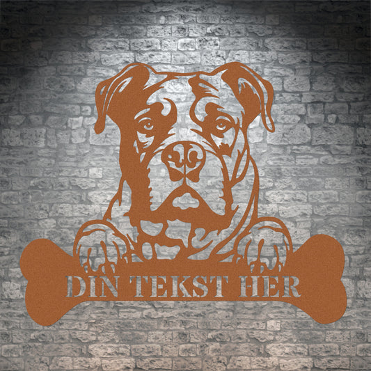 Personlig Amerikansk Bulldog hunde metalskilt i brun med personlig tekst. Hundeejer gaveidé