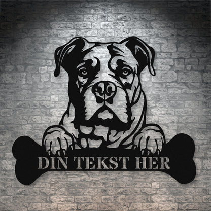 Personlig Amerikansk Bulldog hunde metalskilt i sort med personlig tekst. Hundeejer gaveidé