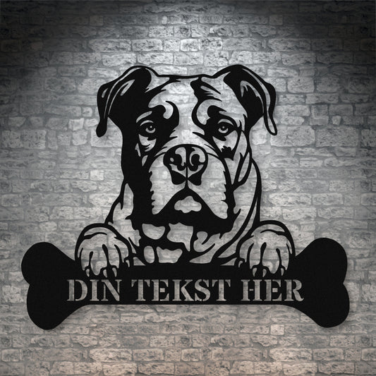 Personlig Amerikansk Bulldog hunde metalskilt i sort med personlig tekst. Hundeejer gaveidé