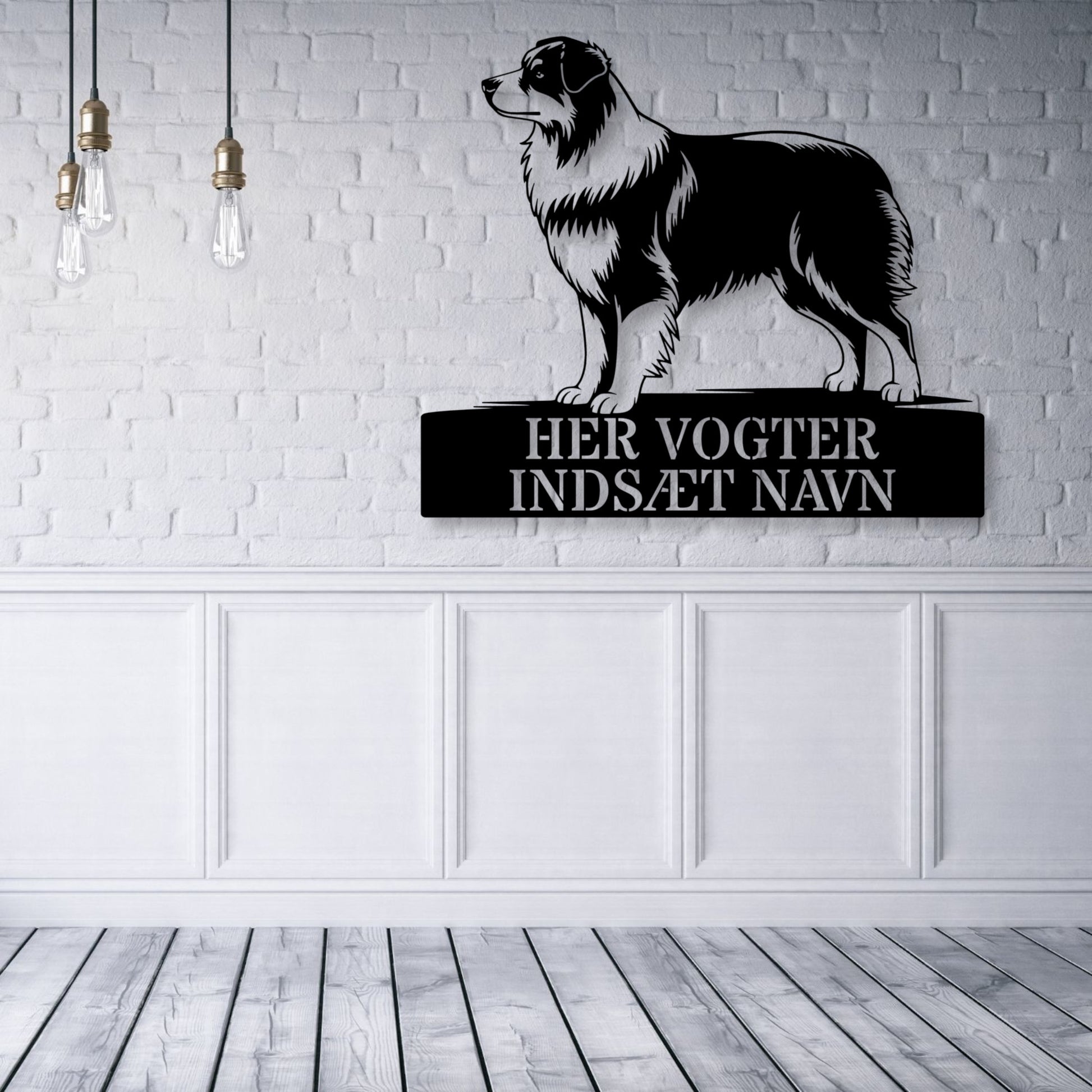 Personlig Australsk hyrdehund her vogter jeg væg metalskilt med personlig tekst. Unik hundeejer gaveide