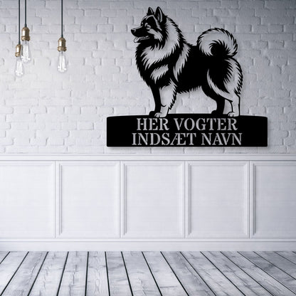 Personlig Keeshond her vogter jeg væg metalskilt med personlig tekst. Unik wolfspitz hundeejer gaveide...