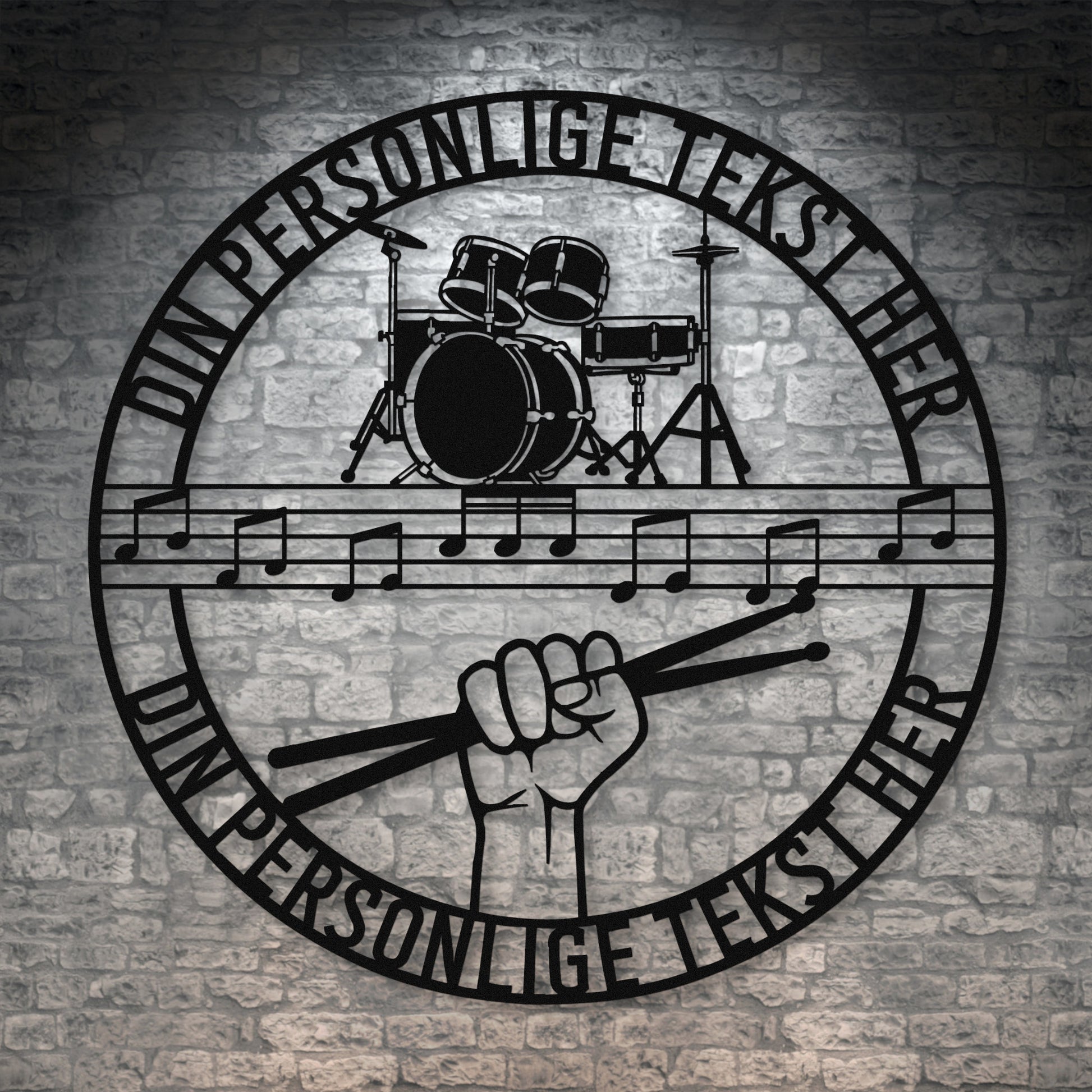 Personlig Musiker metal vægskilt i sort med tekst. Unik gaveidé til trommeslageren