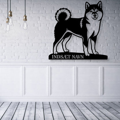 Personlig Shiba metalskilt med hundenavn.