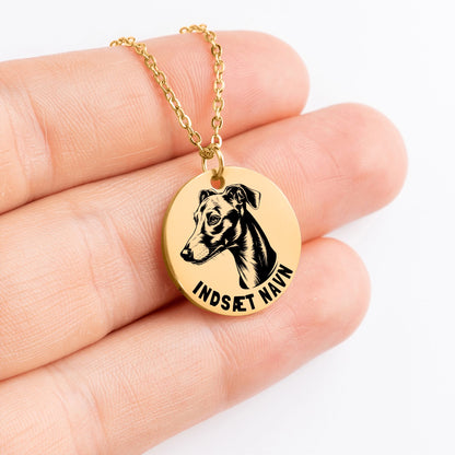 Personlig Whippet guld halskæde i smykkeboks med personlig tekst. Leveres i gaveæske.