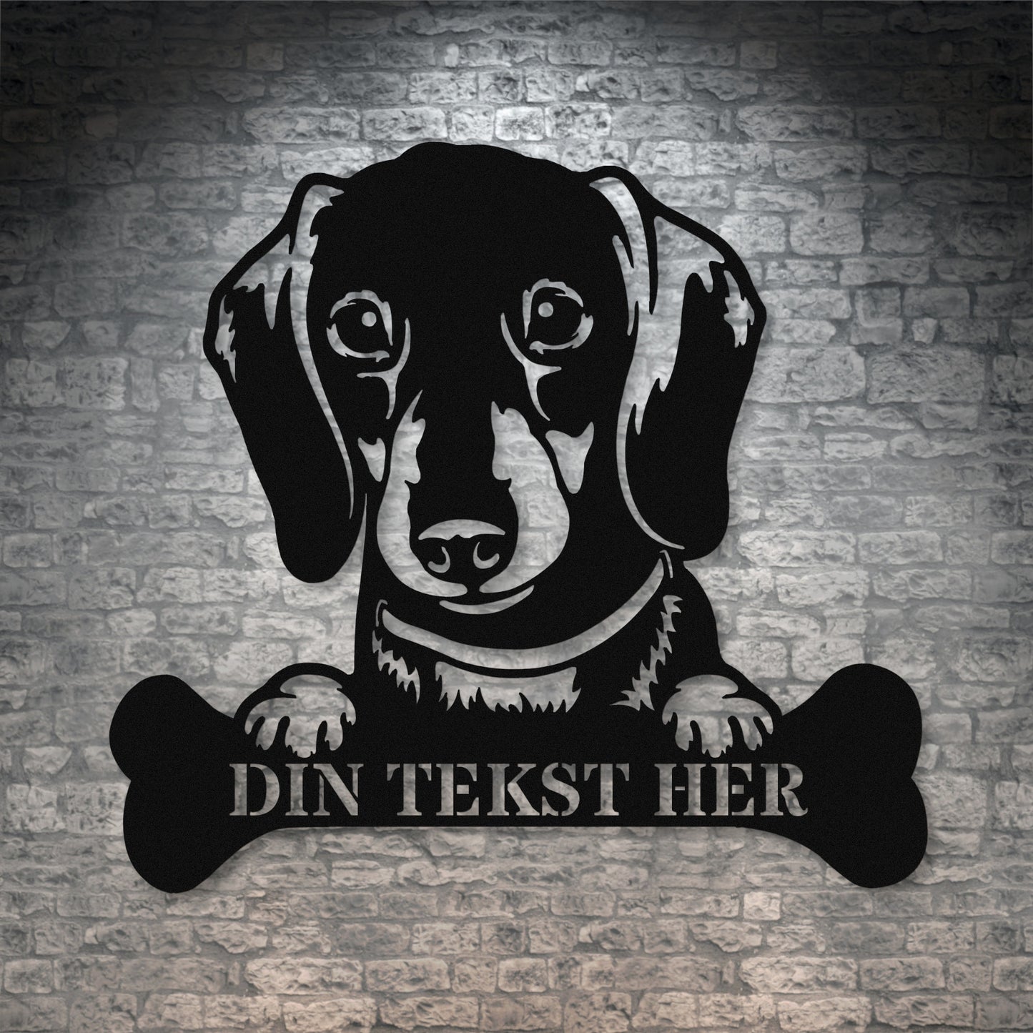 Gravhund metalskilt i sort med personlig tekst. Hundeejer navneskilt gaveidé