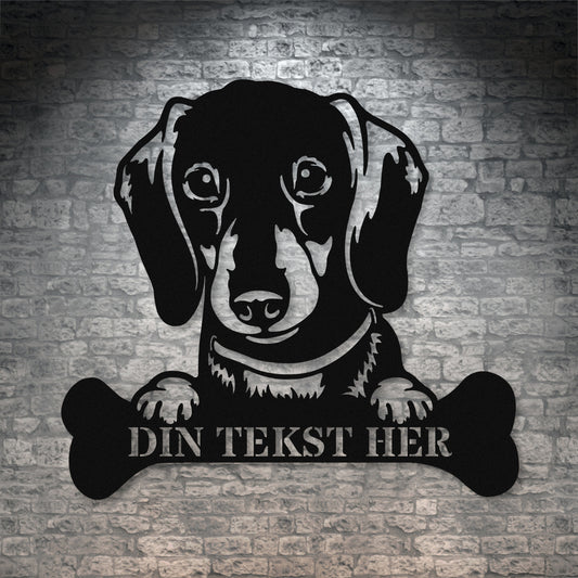 Gravhund metalskilt i sort med personlig tekst. Hundeejer navneskilt gaveidé