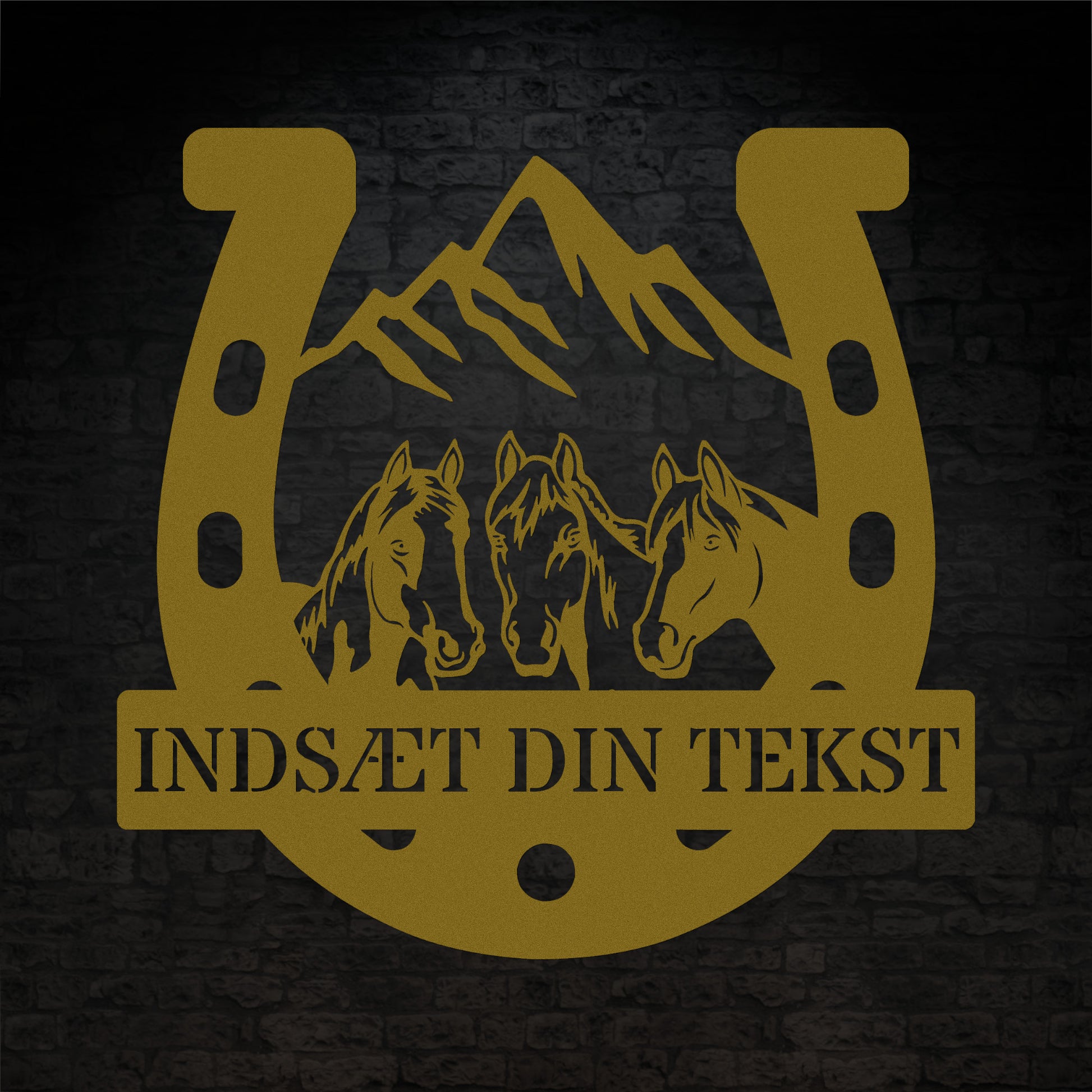 Personlig hestesko metal vægskilt i guld med tekst. Unik gaveidé til hesteejeren