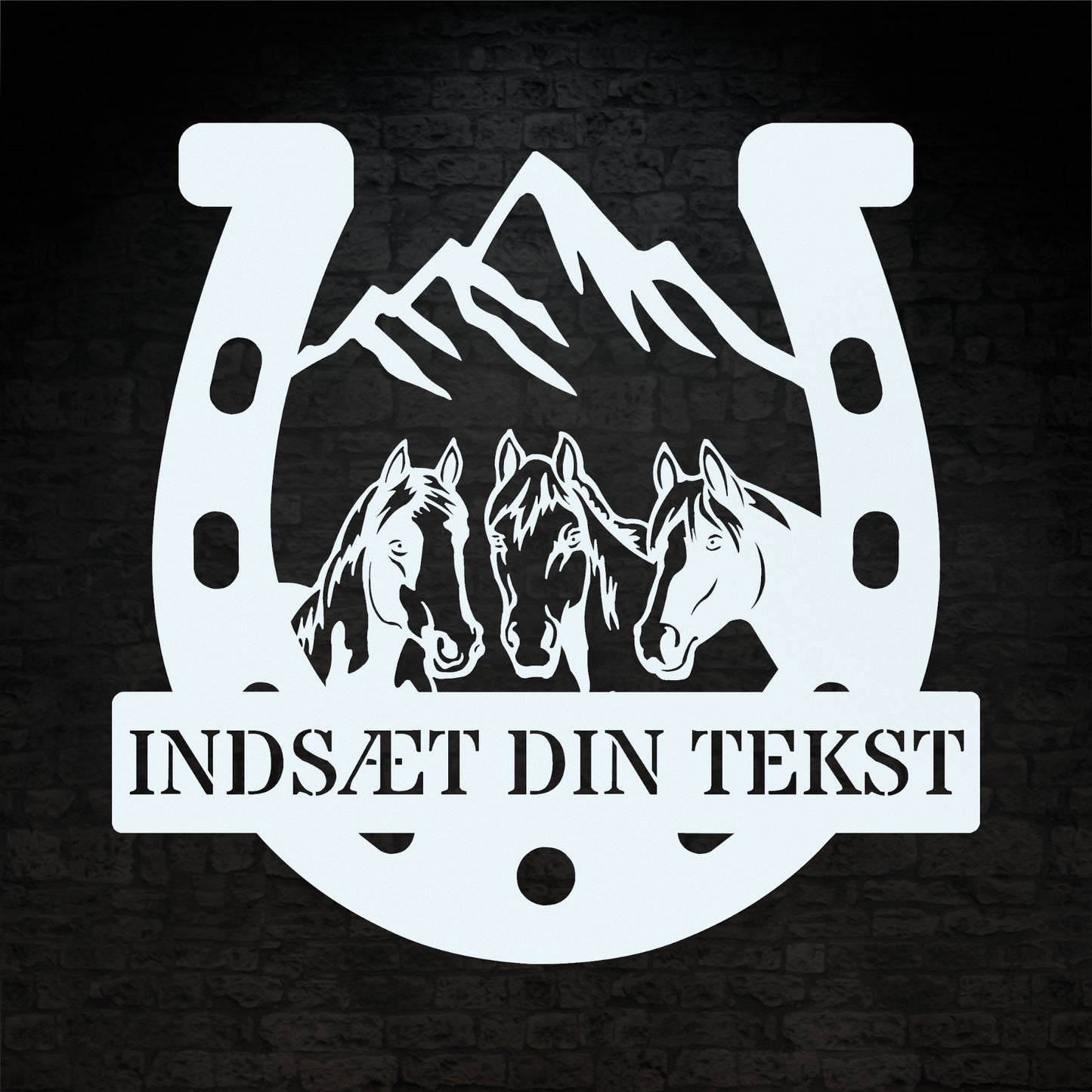Personlig hestesko metal vægskilt i hvid med tekst. Unik gaveidé til hesteejeren