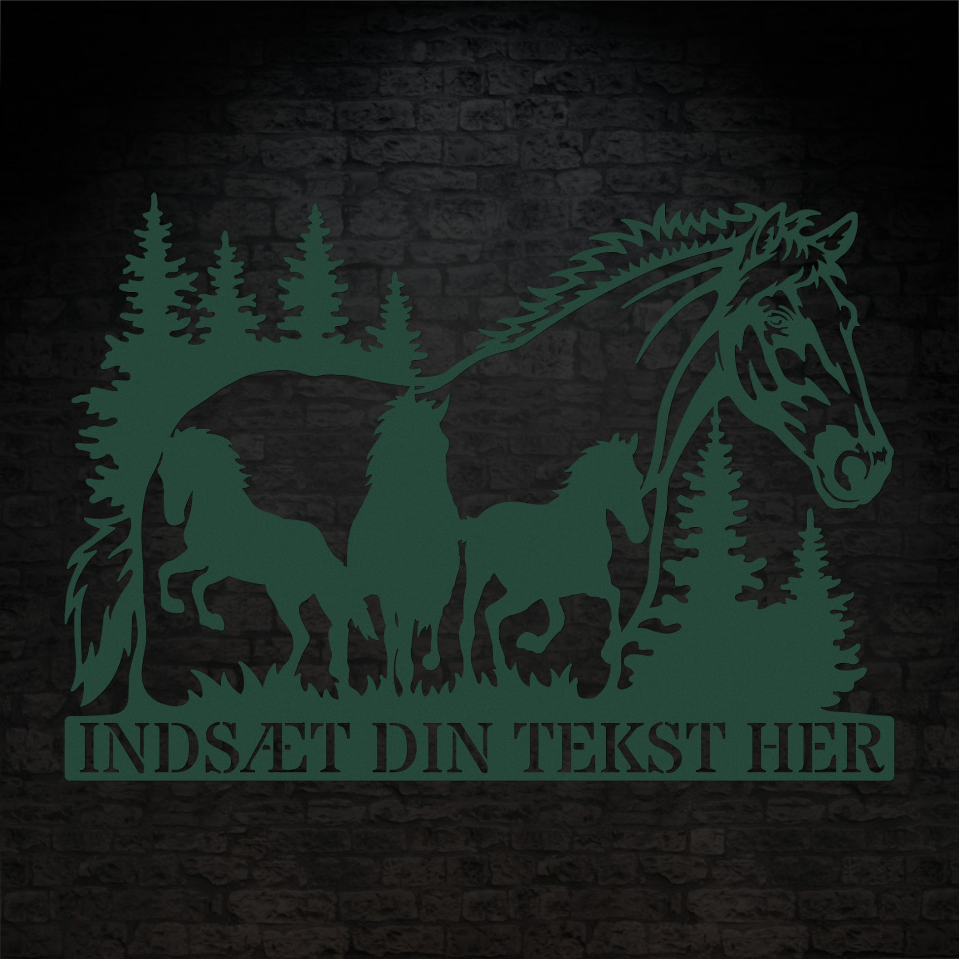 Personlig hestetema metal vægskilt i grøn med tekst. Unik gaveidé til hesteejeren