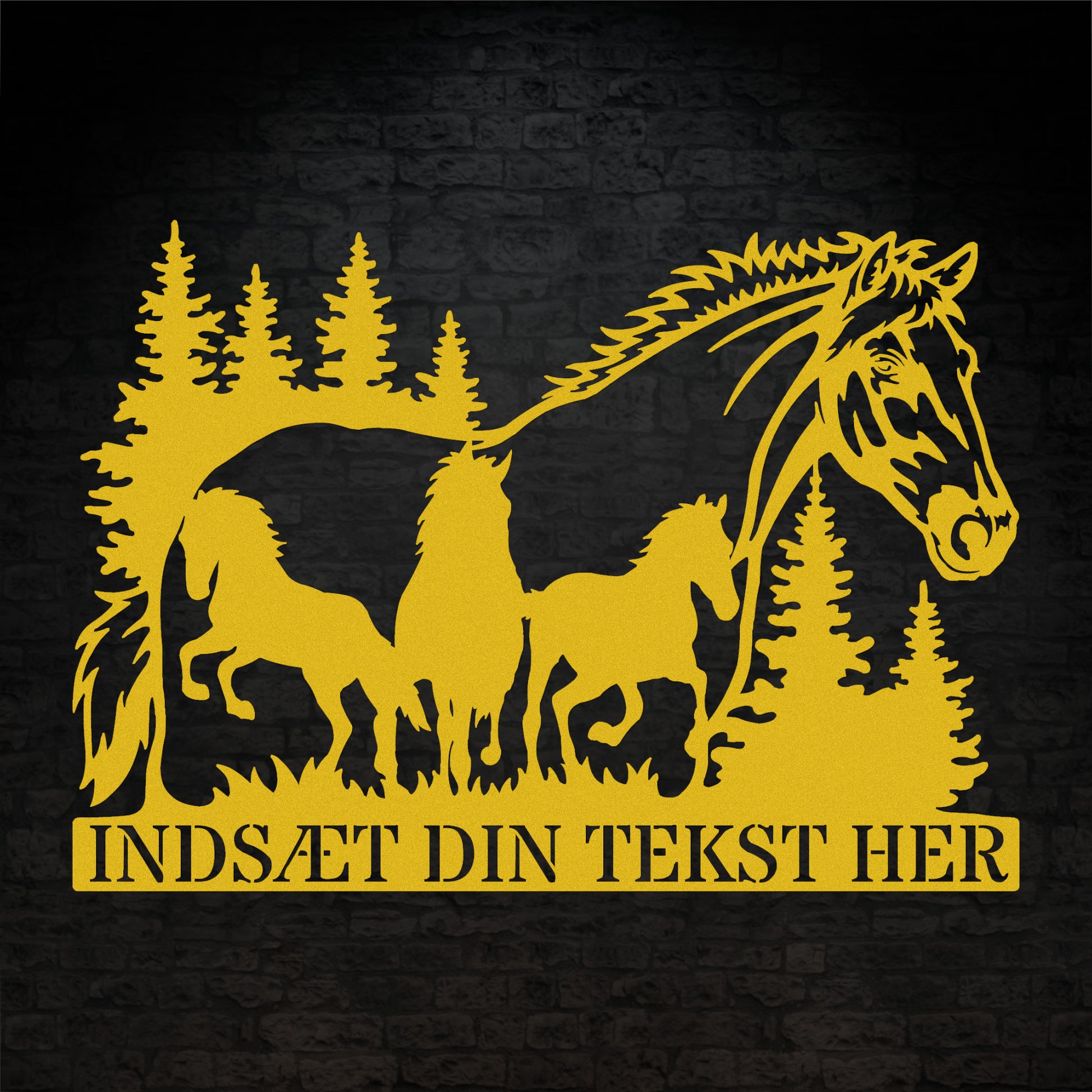 Personlig hestetema metal vægskilt i gul med tekst. Unik gaveidé til hesteejeren