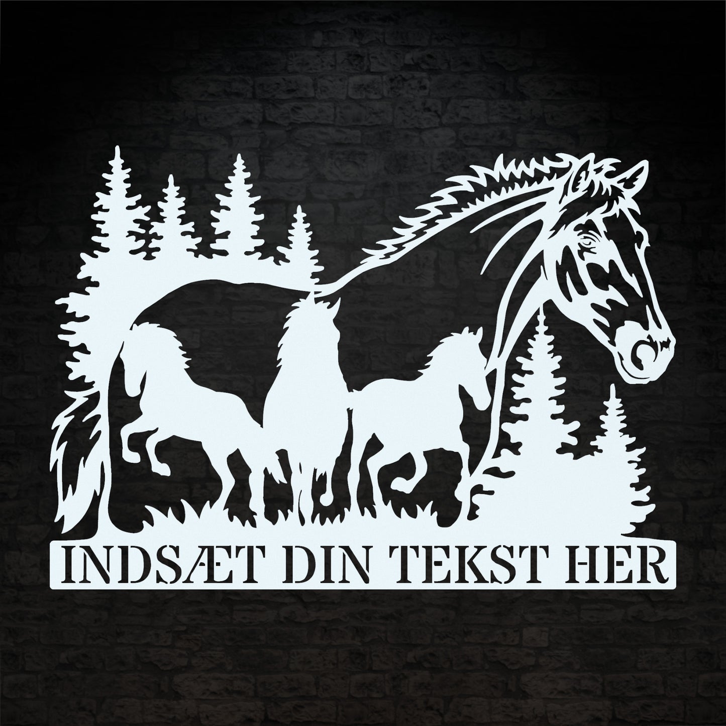 Personlig hestetema metal vægskilt i hvid med tekst. Unik gaveidé til hesteejeren
