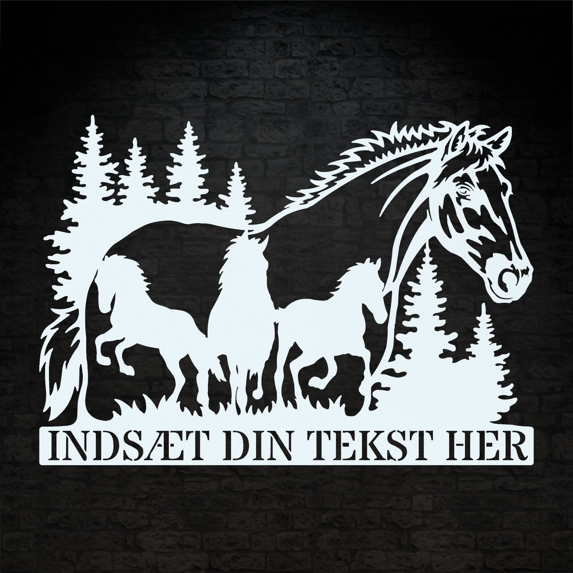 Personlig hestetema metal vægskilt i hvid med tekst. Unik gaveidé til hesteejeren