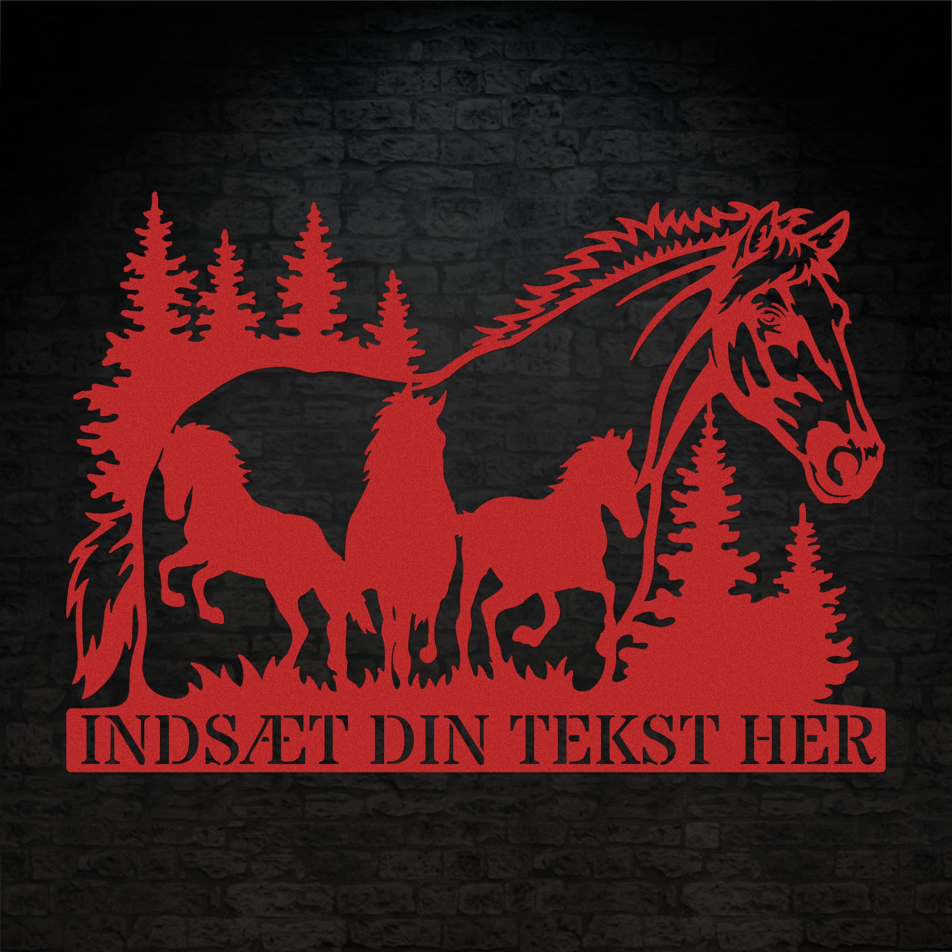 Personlig hestetema metal vægskilt i rød med tekst. Unik gaveidé til hesteejeren