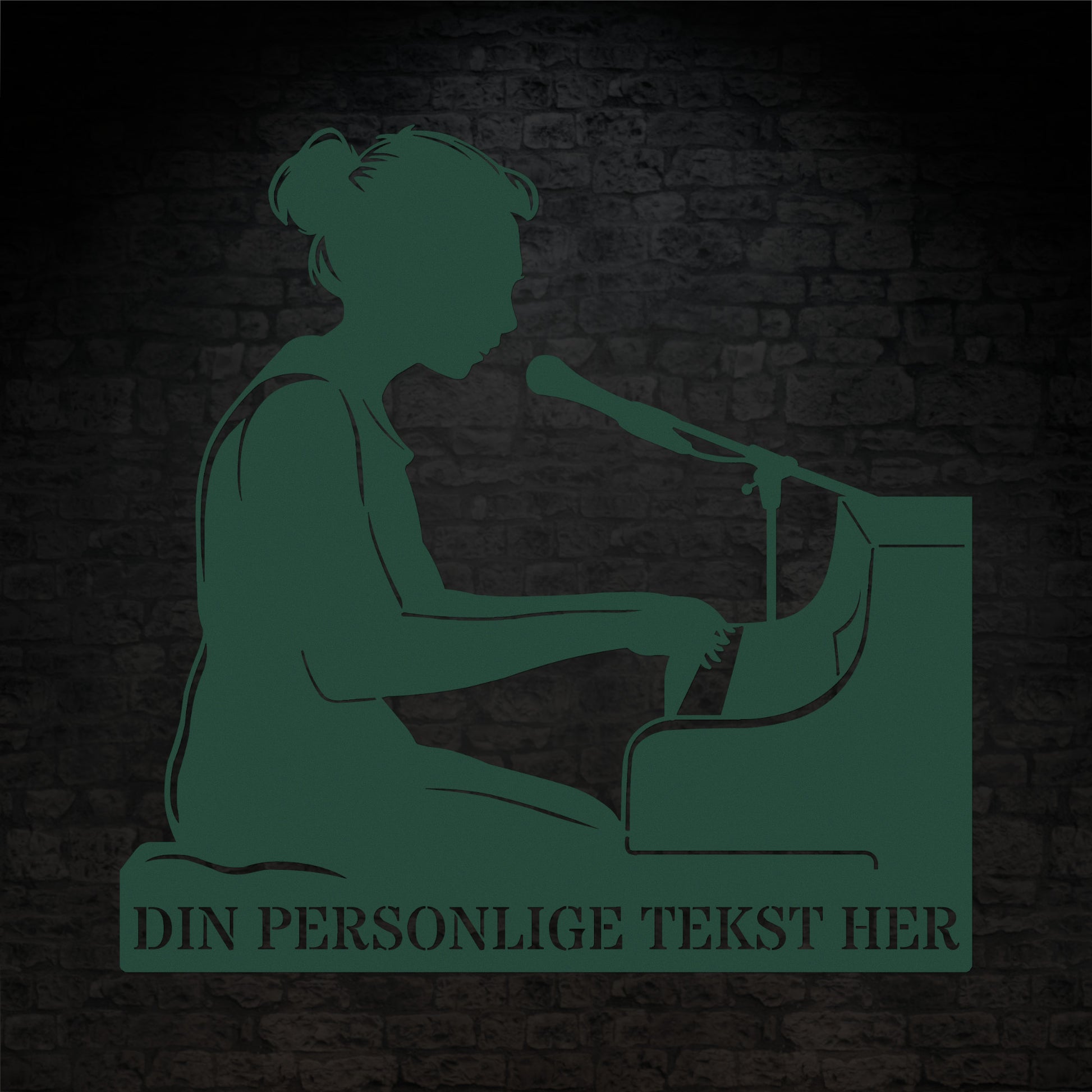 Personlig kvindelig pianist metal vægskilt i grøn med tekst. Unik musiker gaveidé